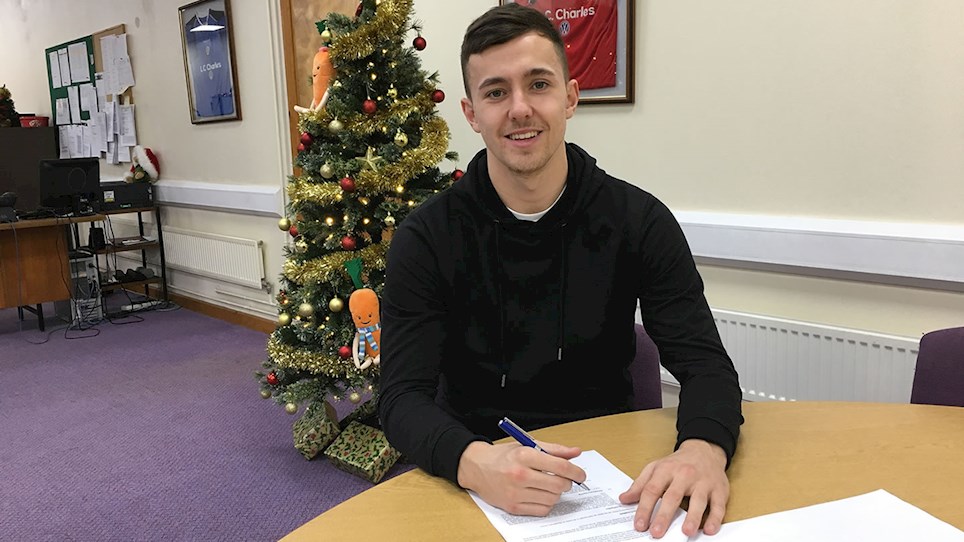 Ryan Wintle signs contract extension at Crewe