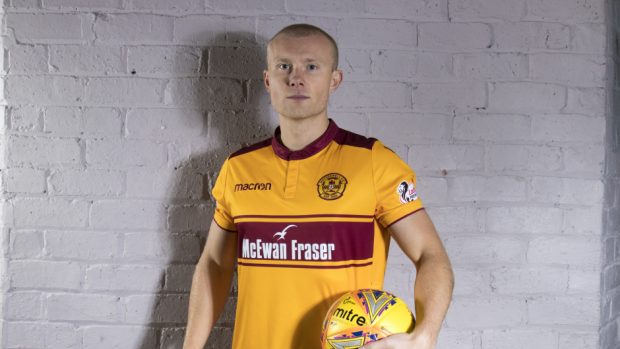 Curtis Main signs for Motherwell