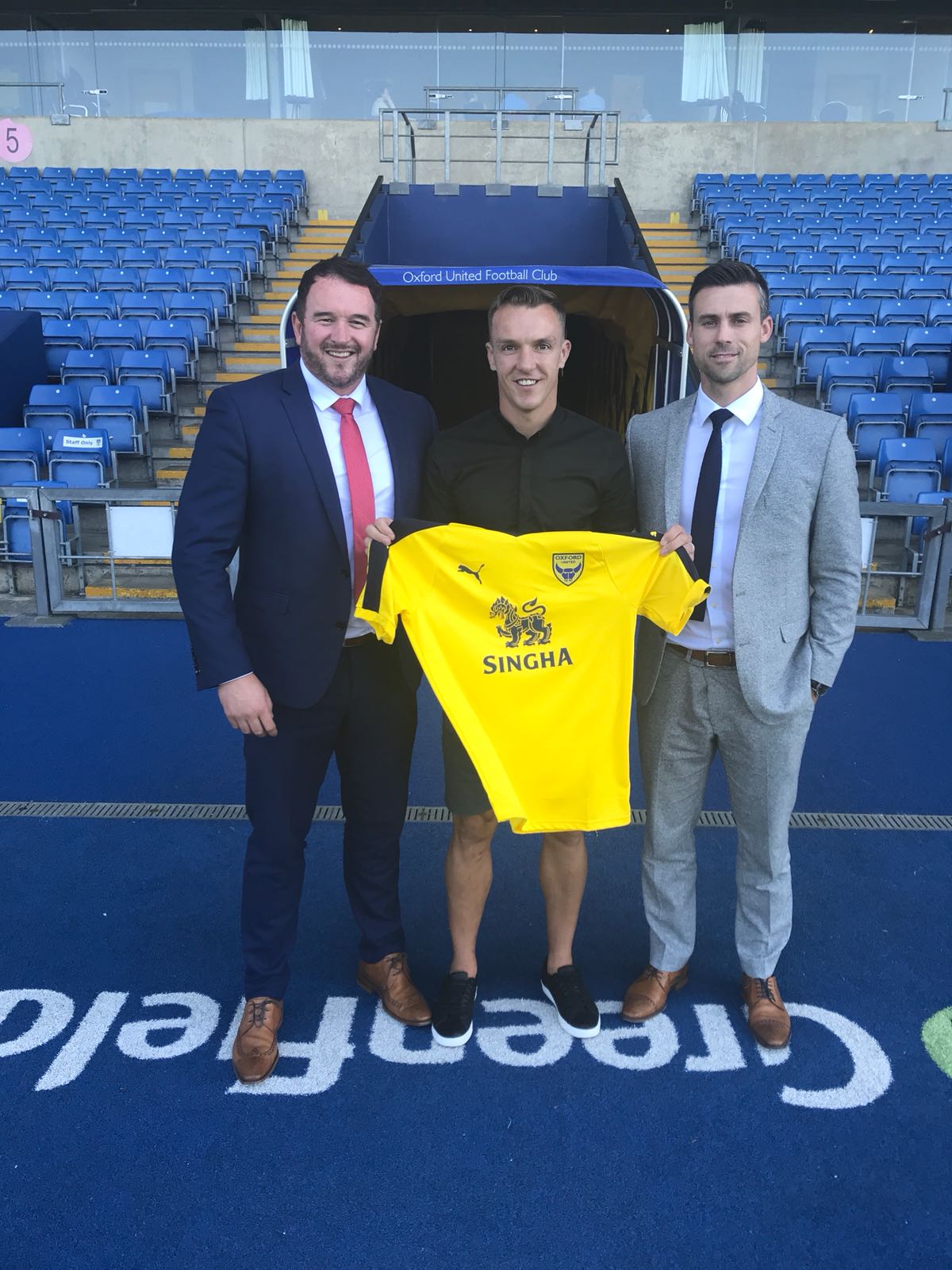 Tony McMahon signs for Oxford