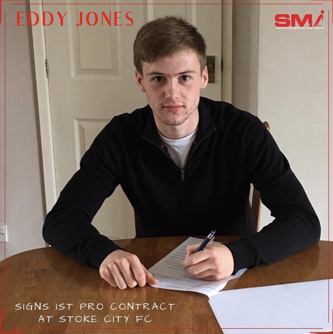 Eddy Jones signs 1st Professional deal